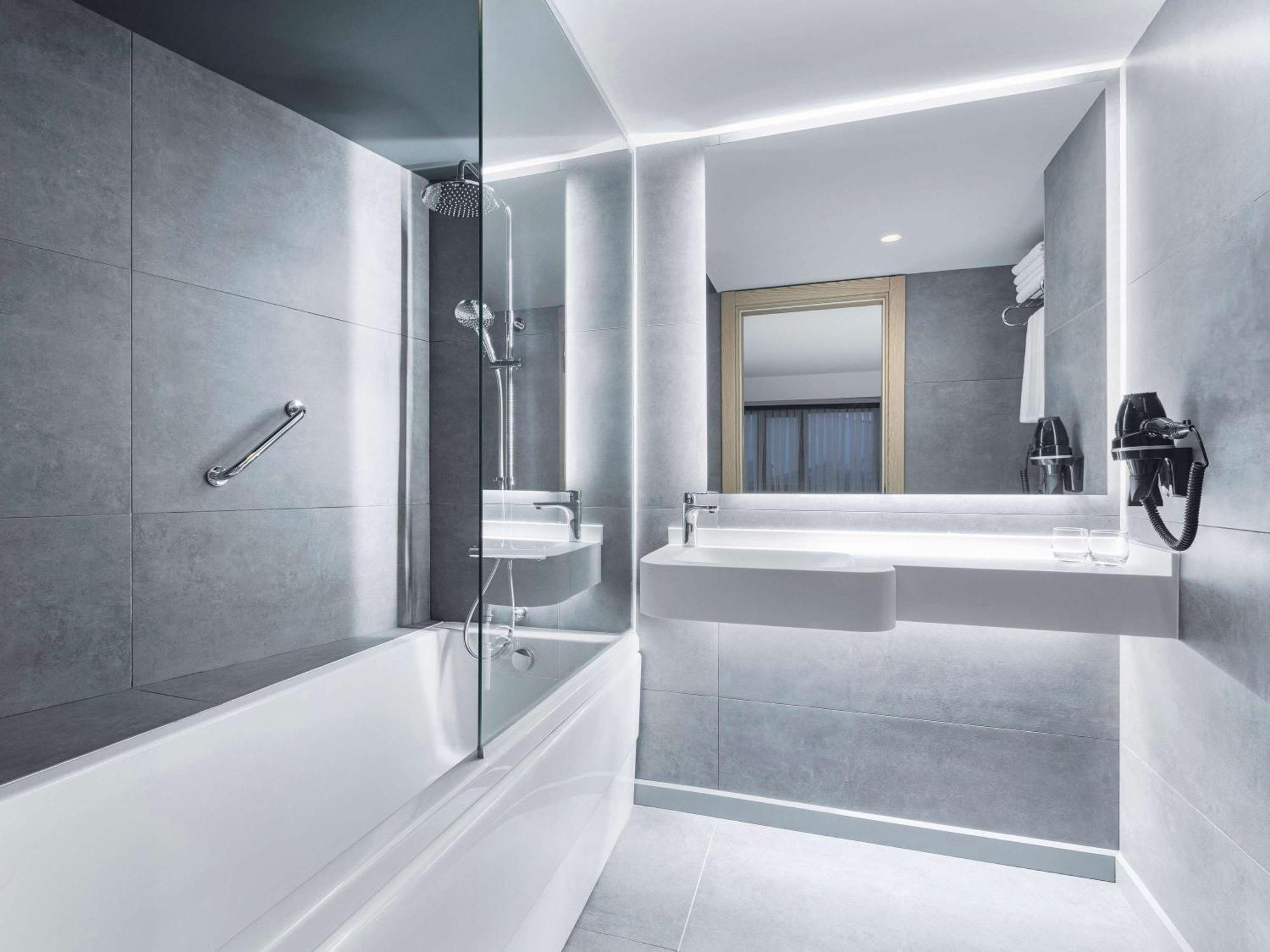 Отель Ibis Istanbul Sisli Экстерьер фото